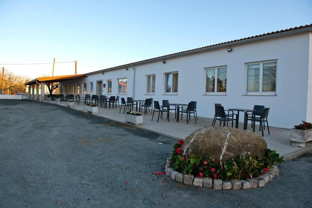Hotel La Puerta De Arzúa Екстериор снимка