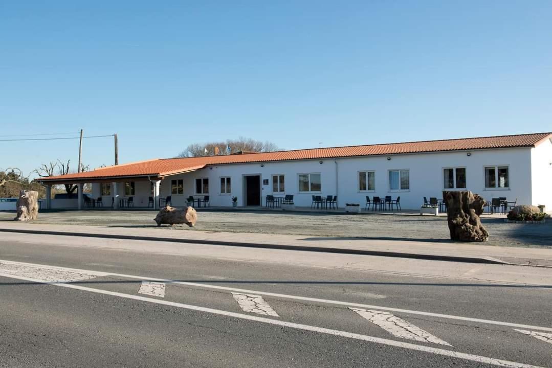 Hotel La Puerta De Arzúa Екстериор снимка
